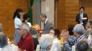 長寿のお祝い花束贈呈